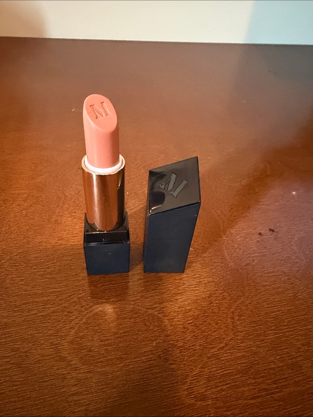 Morphe‎ Neutral Pink Kissy Face Matte Lipstick with M Monogram